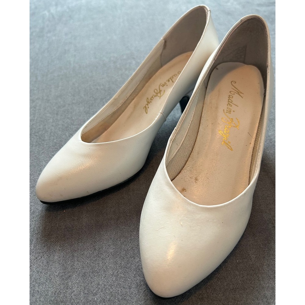 Vintage Made in Brazil Cream Leather Pointed Toe Kitten Heel Pumps Size 4